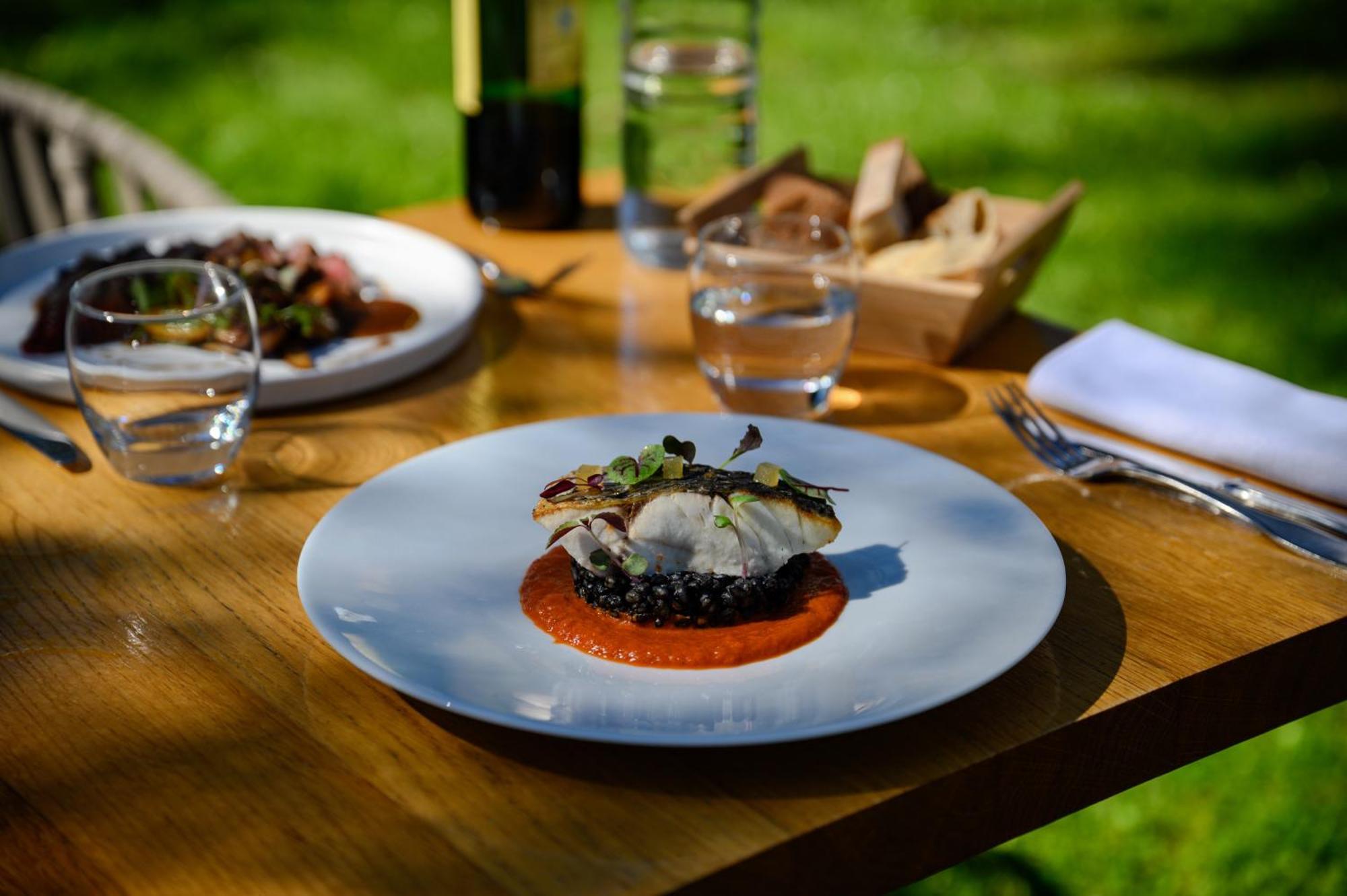 Pey La Tour - Logis Hotels & Restaurant Salleboeuf Exterior photo
