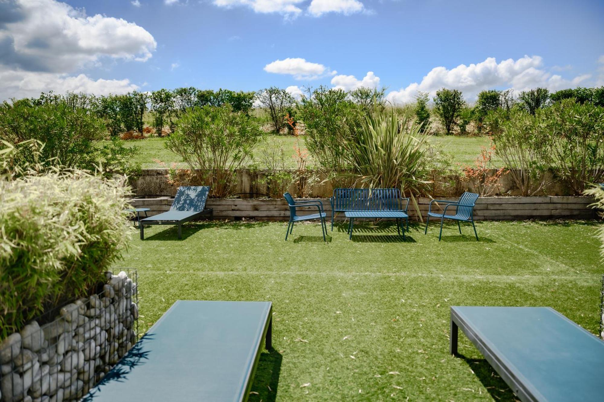 Pey La Tour - Logis Hotels & Restaurant Salleboeuf Exterior photo