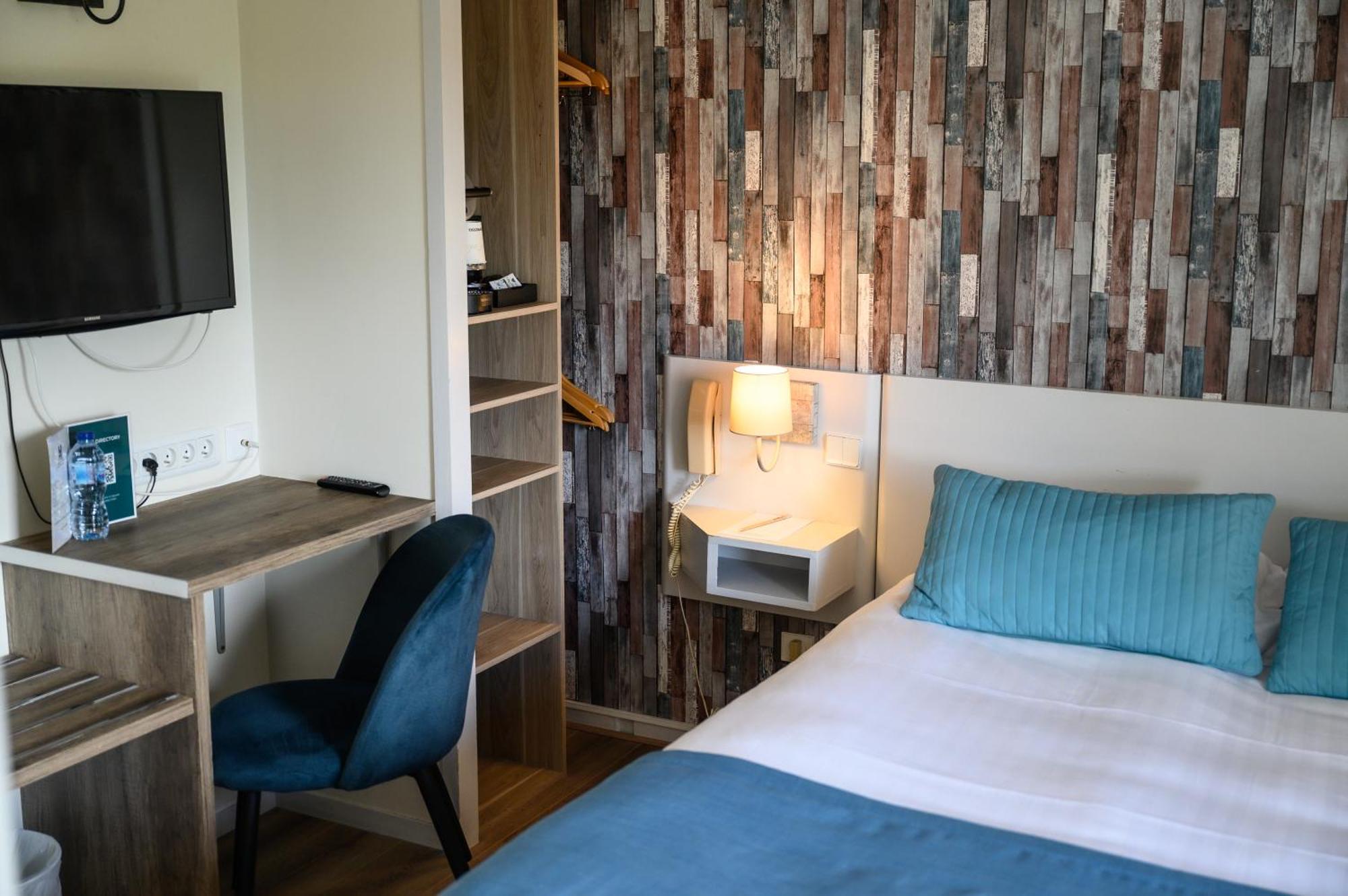 Pey La Tour - Logis Hotels & Restaurant Salleboeuf Room photo