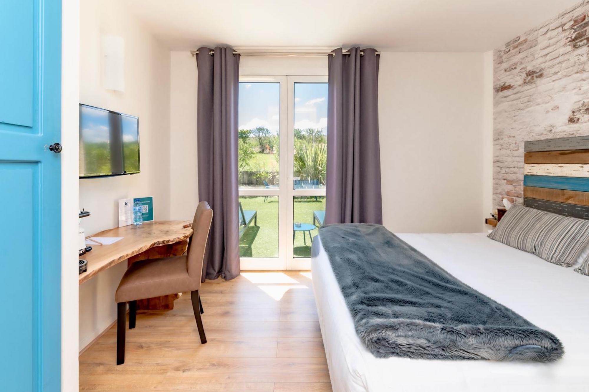 Pey La Tour - Logis Hotels & Restaurant Salleboeuf Exterior photo